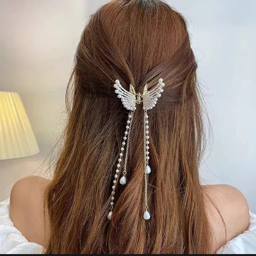Butterfly Pearl Tassel Hair Clip for Women – Elegant Hair Accessory (Golden & Silver Available)
