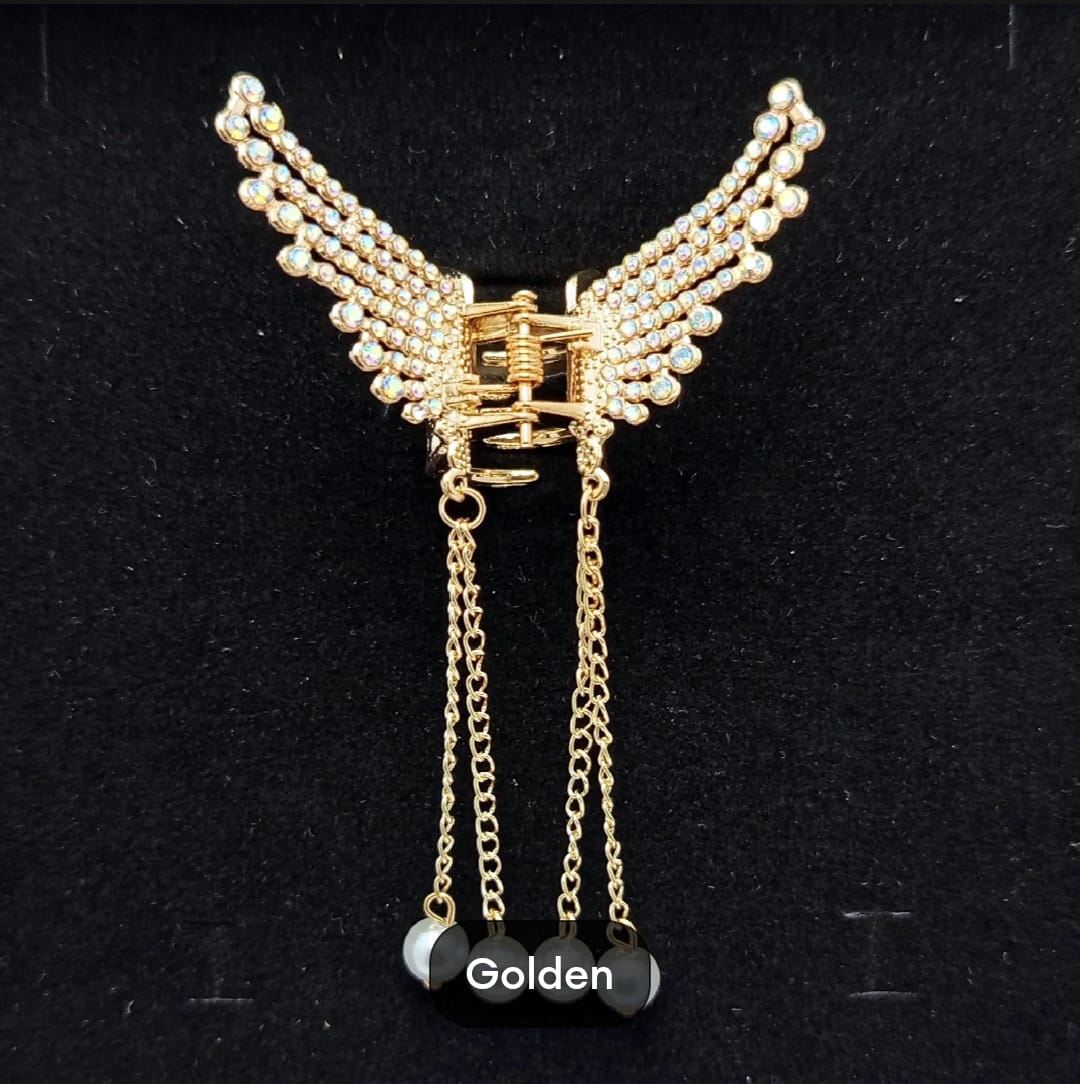Butterfly Pearl Tassel Hair Clip for Women – Elegant Hair Accessory (Golden & Silver Available)